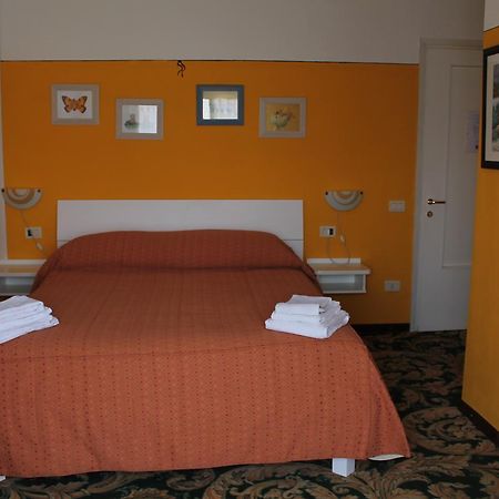 Hotel Poggio D'Oro Riva di Solto Bagian luar foto