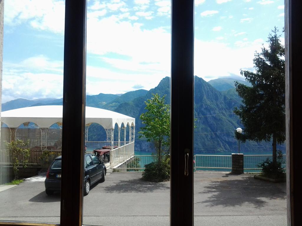 Hotel Poggio D'Oro Riva di Solto Bagian luar foto