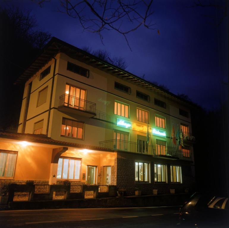 Hotel Poggio D'Oro Riva di Solto Bagian luar foto
