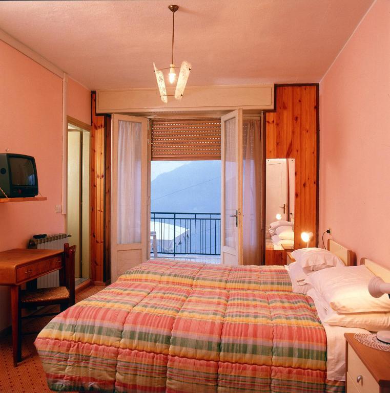 Hotel Poggio D'Oro Riva di Solto Ruang foto