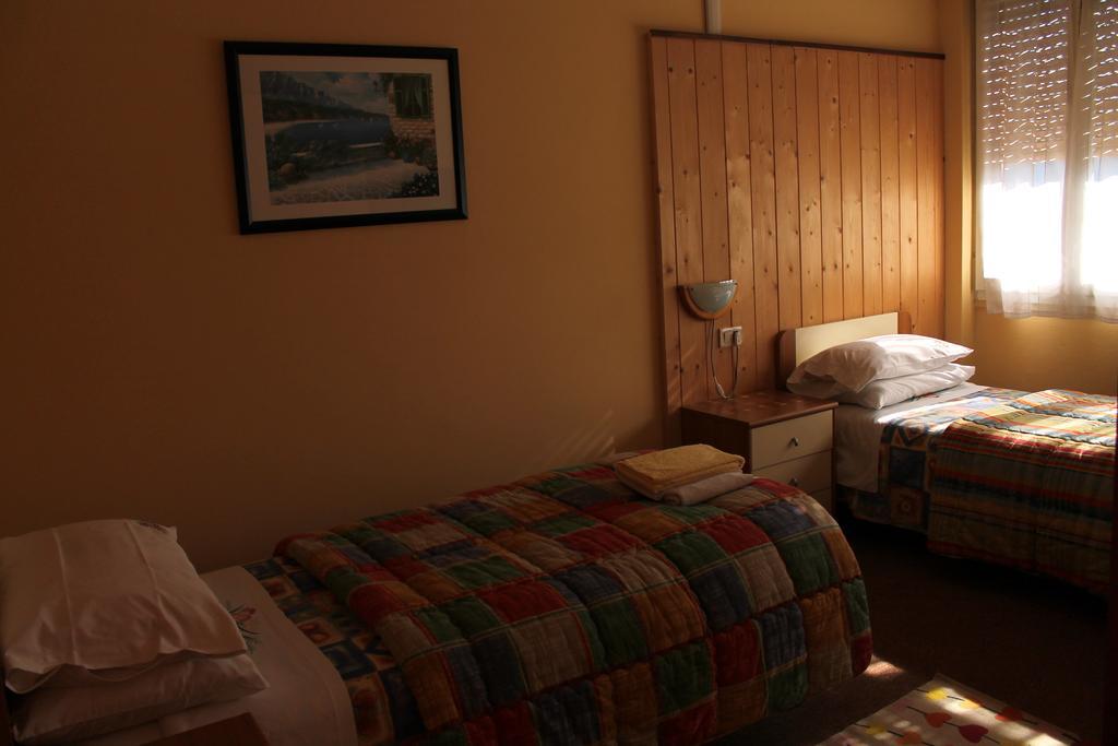 Hotel Poggio D'Oro Riva di Solto Bagian luar foto