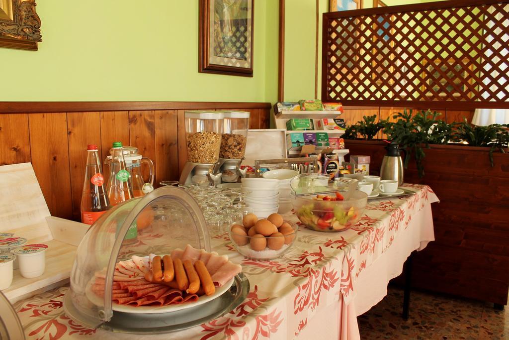 Hotel Poggio D'Oro Riva di Solto Bagian luar foto