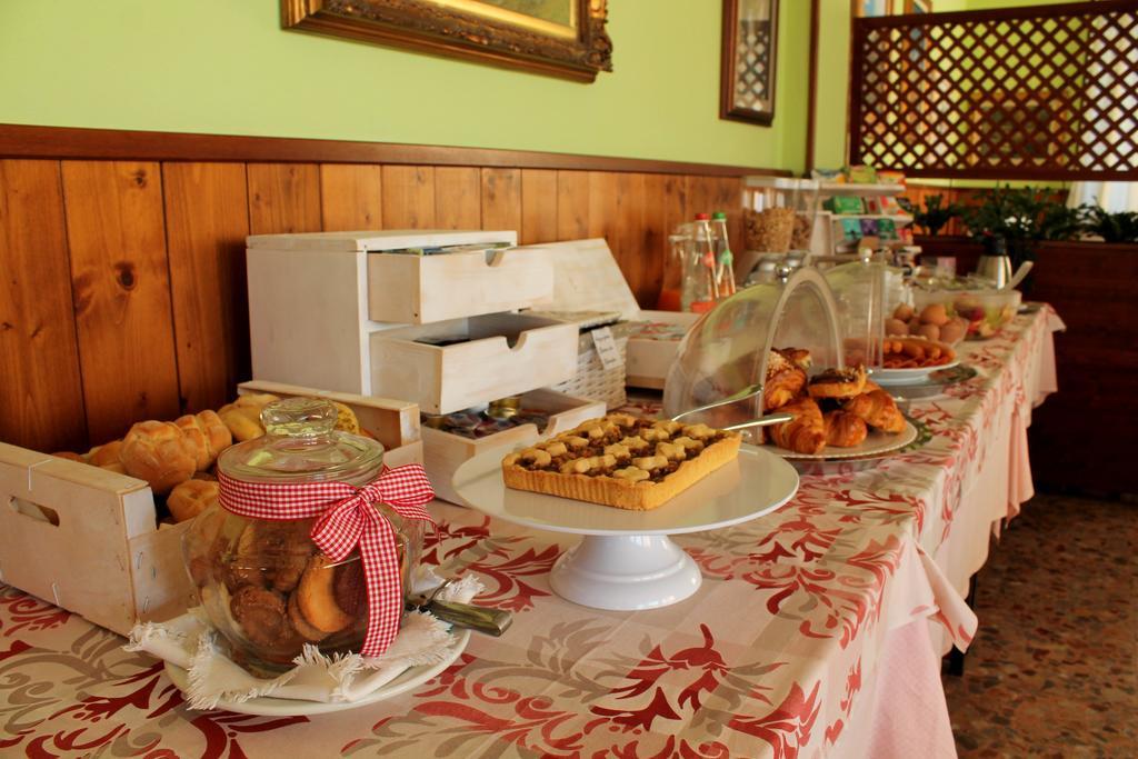 Hotel Poggio D'Oro Riva di Solto Bagian luar foto