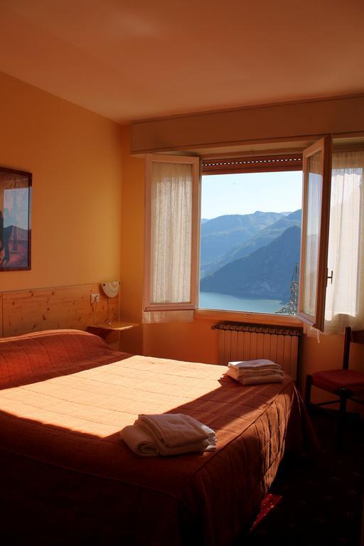 Hotel Poggio D'Oro Riva di Solto Bagian luar foto