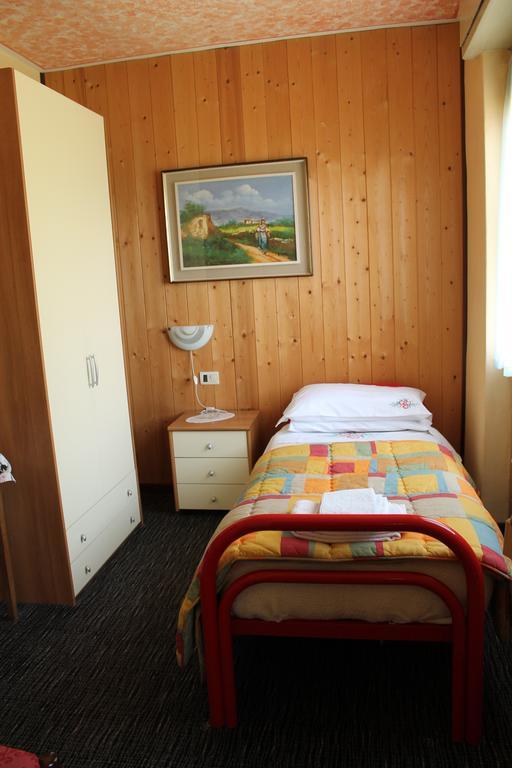Hotel Poggio D'Oro Riva di Solto Bagian luar foto