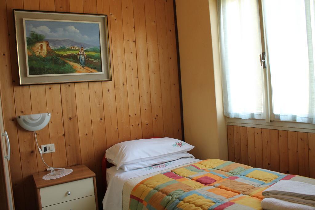 Hotel Poggio D'Oro Riva di Solto Bagian luar foto