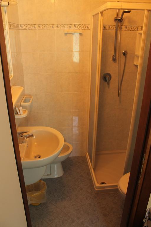 Hotel Poggio D'Oro Riva di Solto Bagian luar foto