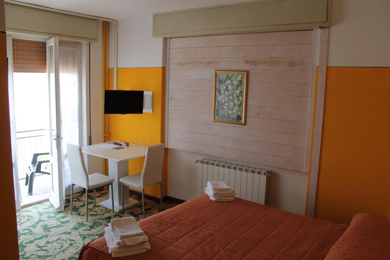 Hotel Poggio D'Oro Riva di Solto Bagian luar foto