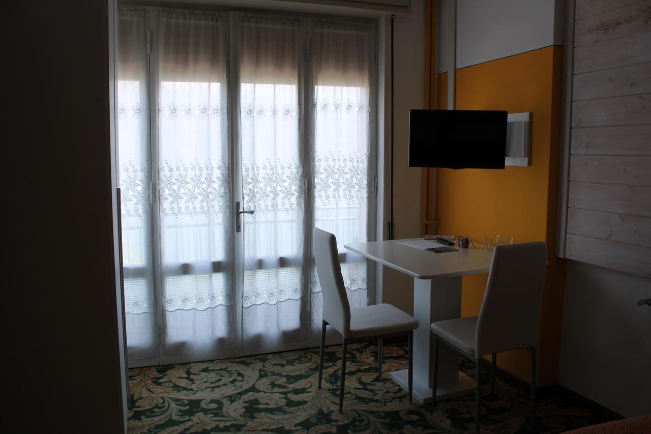 Hotel Poggio D'Oro Riva di Solto Bagian luar foto